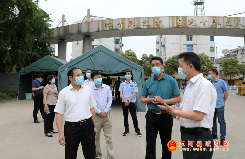 金胜庆一行先后来到县考试中心试卷保密室,五河一中考点视频监控室