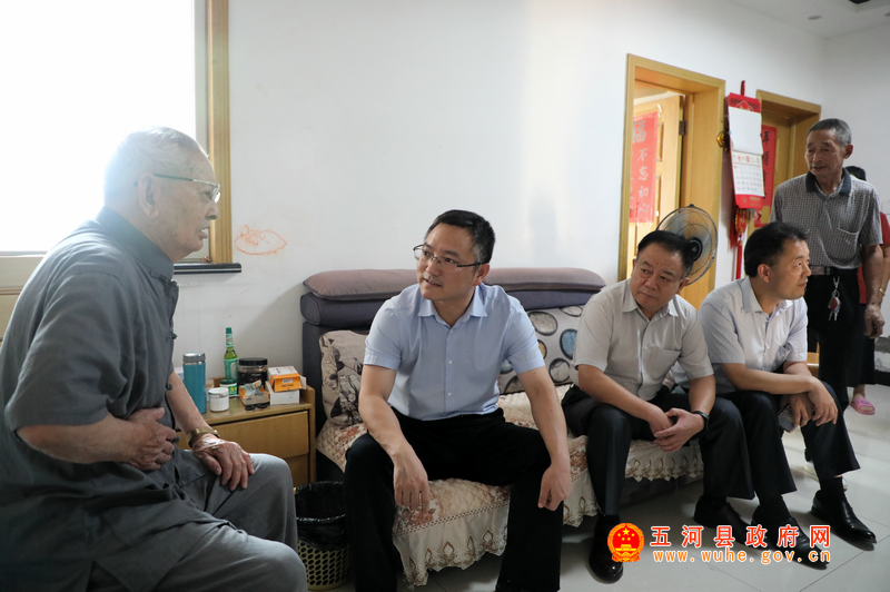 县长刘中原走访慰问部分在职和离退休教师_五河县人民政府