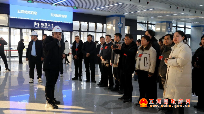 县人大代表视察我县经济社会发展情况