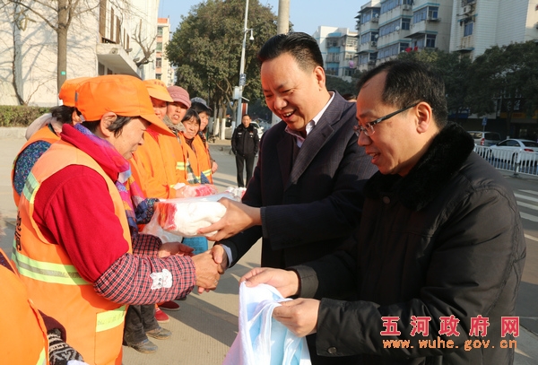 吴道俊一行看望慰问坚守一线干部职工